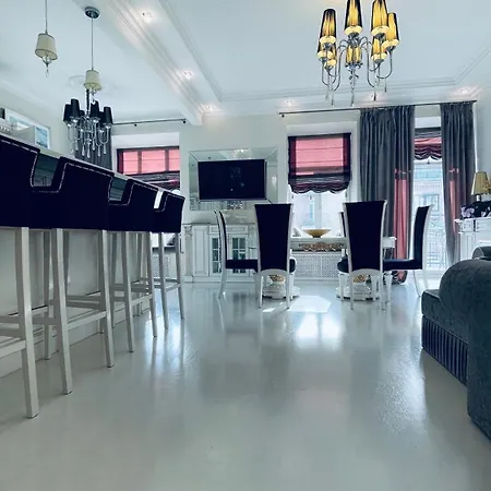 Luxury Design In The Center Of Апартаменти