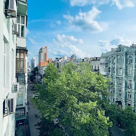 Luxury Design In The Center Of Apartment Kyiv